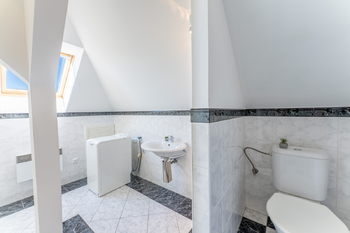 3.NP - toaleta - Prodej domu 171 m², Praha 10 - Hostivař