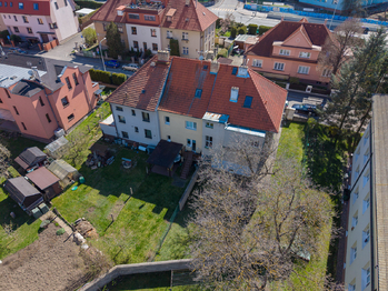 zadní část domu - Prodej domu 210 m², Praha 10 - Hostivař