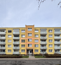 Pohled na vchod - Pronájem bytu 2+1 v družstevním vlastnictví 55 m², Roudnice nad Labem 