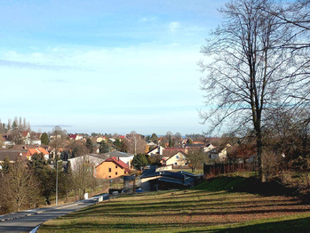 Pohled na Dražice od kostela. - Pronájem bytu 2+kk v osobním vlastnictví 48 m², Dražice