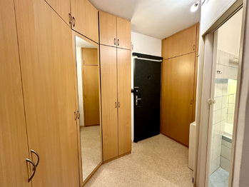 Pronájem bytu 2+kk v družstevním vlastnictví 52 m², Praha 4 - Modřany