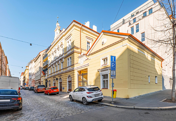 Dům z ulice - Pronájem bytu 1+kk v osobním vlastnictví 25 m², Praha 2 - Vinohrady