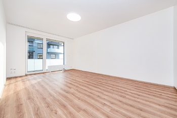 Obývací pokoj - Pronájem bytu 2+kk v osobním vlastnictví 79 m², Praha 9 - Prosek