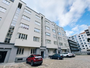 Pronájem bytu 2+kk v osobním vlastnictví 49 m², Praha 8 - Karlín