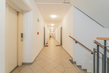 Prodej bytu 2+kk v osobním vlastnictví 57 m², Praha 5 - Hlubočepy