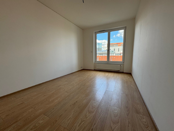 Ložnice 2 - Prodej bytu 3+kk v osobním vlastnictví 77 m², Brno