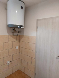 Ohřev vody elektrickým bojlerem. - Pronájem bytu 2+kk v osobním vlastnictví 48 m², Dražice