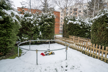 zahrada před domem - Prodej bytu 3+1 v osobním vlastnictví 56 m², Ústí nad Labem