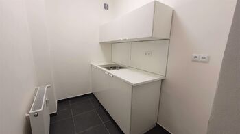 Pronájem kancelářských prostor 18 m², Praha 5 - Smíchov