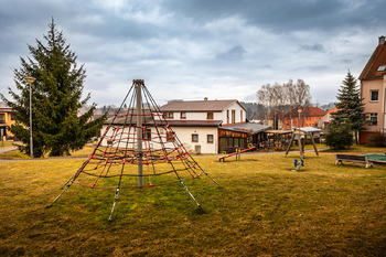 okolí domu - Prodej bytu 3+kk v osobním vlastnictví 95 m², Kaplice