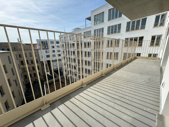 Balkon vnitroblok - Prodej bytu 4+kk v osobním vlastnictví 119 m², Brno