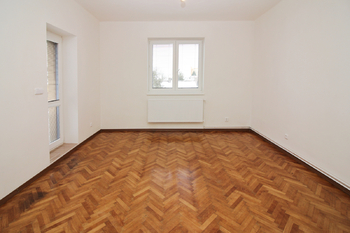 Mezonetový byt - pokoj - Prodej nájemního domu 1350 m², Žatec