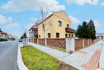 Prodej nájemního domu 1350 m², Žatec