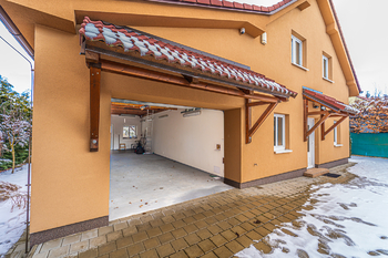 Dvojgaráž - Prodej domu 146 m², Kladno