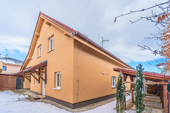 Pohled na dům - Prodej domu 146 m², Kladno