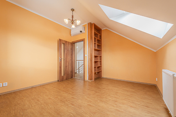 Pokoj - Prodej domu 146 m², Kladno