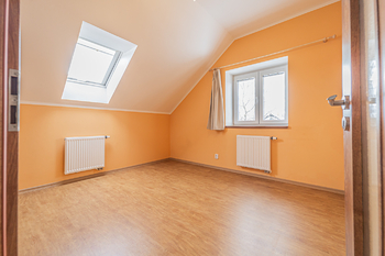 Pokoj v 1. poschodí - Prodej domu 146 m², Kladno