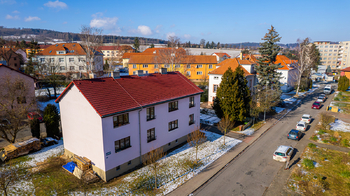 Záběr z dronu - Prodej bytu 3+1 v osobním vlastnictví 72 m², Jince