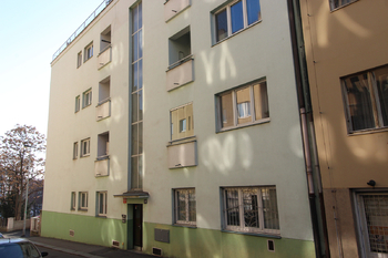 pohled na dům - Pronájem bytu 3+1 v osobním vlastnictví 87 m², Praha 3 - Vinohrady