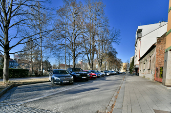 Horova ul. parkování okolo - Pronájem obchodních prostor 70 m², Hradec Králové