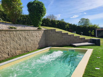 Bazén v létě. - Prodej chaty / chalupy 190 m², Týn nad Vltavou