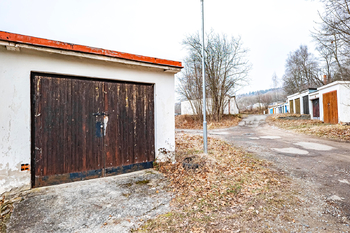 Vjezd do garáže. - Prodej garáže 21 m², Prachatice