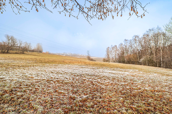 Pohled na pozemek. - Prodej pozemku 2263 m², Lažiště