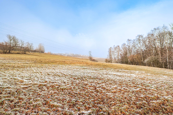 Pohled na pozemek. - Prodej pozemku 2263 m², Lažiště