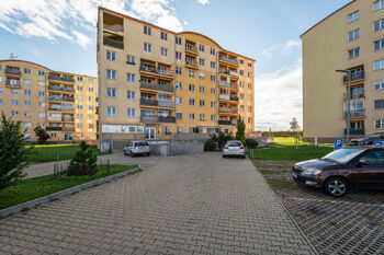 Prodej bytu 1+kk v osobním vlastnictví 39 m², Klecany