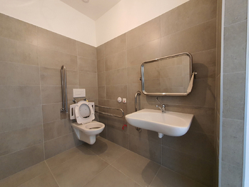 Pronájem obchodních prostor 84 m², Brno