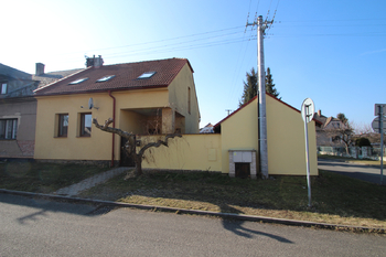 Prodej domu 250 m², Lošany