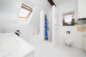 Koupelna - Prodej bytu 4+kk v osobním vlastnictví 180 m², Unhošť