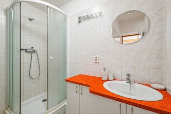 Koupelna. - Pronájem bytu 1+1 v osobním vlastnictví 47 m², Praha 9 - Vysočany