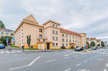 Budova. - Pronájem bytu 1+1 v osobním vlastnictví 47 m², Praha 9 - Vysočany