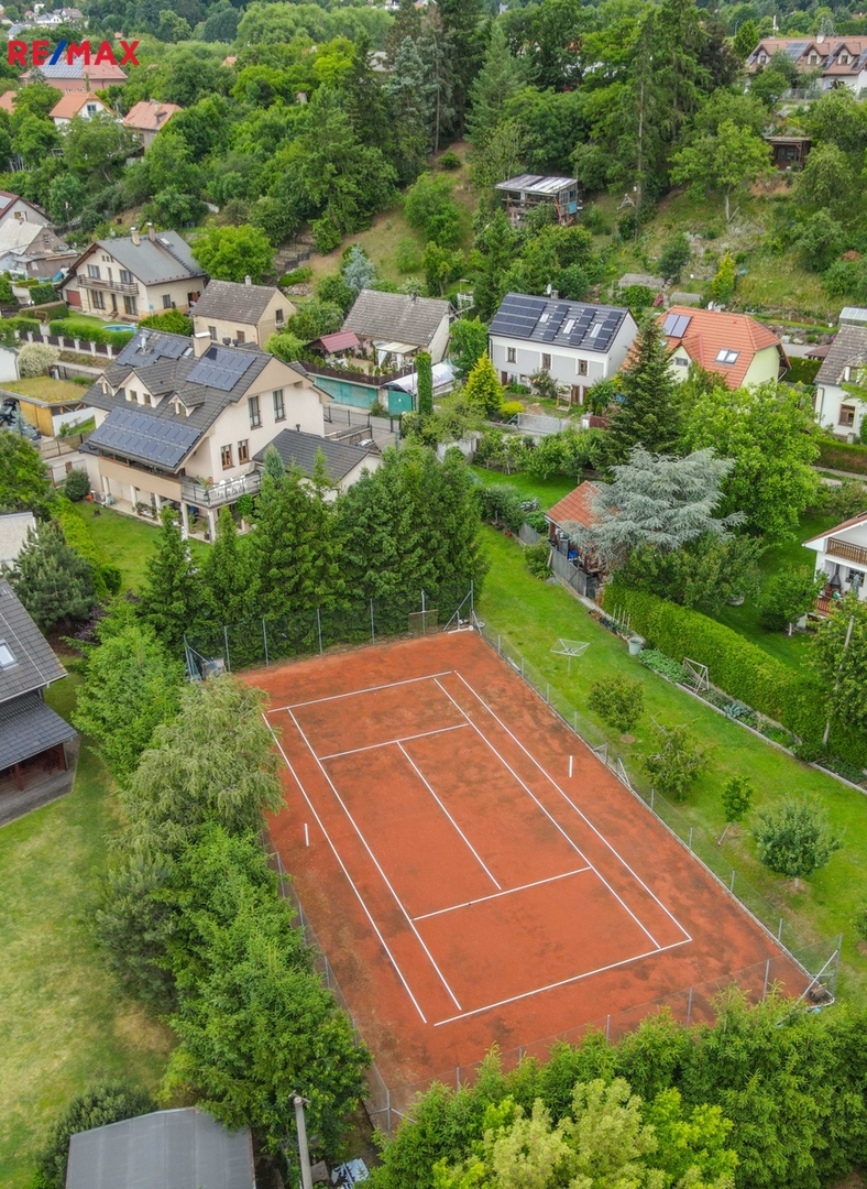 Prodej komerčního prostoru, 420 m2, Černolice