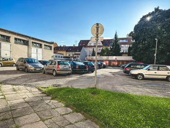 Parkoviště za domem - Pronájem bytu 2+kk v osobním vlastnictví 36 m², České Budějovice