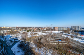 výhled z lodžie - Prodej bytu 3+1 v osobním vlastnictví 66 m², Praha 5 - Stodůlky