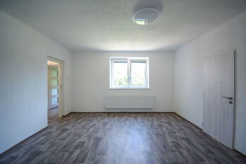 obývací pokoj - Pronájem domu 85 m², Lochenice