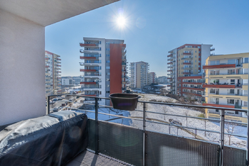 Hlavní balkon - Pronájem bytu 4+kk v osobním vlastnictví 104 m², Praha 9 - Letňany