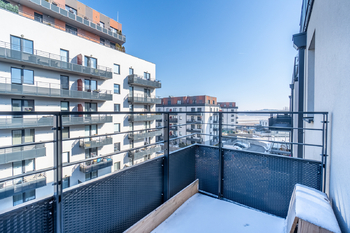 Balkon u ložnice - Pronájem bytu 4+kk v osobním vlastnictví 104 m², Praha 9 - Letňany