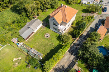Prodej pozemku 1070 m², Husinec