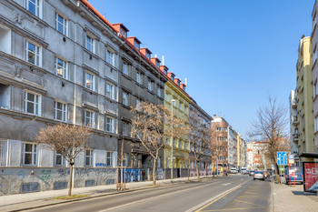 Pohled na dům - Prodej bytu 2+1 v osobním vlastnictví 74 m², Praha 10 - Vršovice