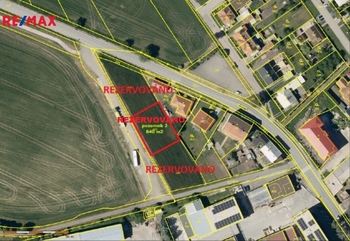 Prodej pozemku 840 m², Doloplazy