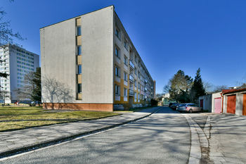 Hrdého 838 dům - Pronájem bytu 1+1 v osobním vlastnictví 37 m², Hradec Králové