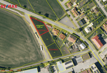 Prodej pozemku 930 m², Doloplazy