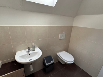 WC - Pronájem kancelářských prostor 63 m², Kladno