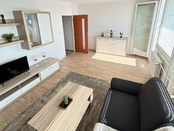 Obývací pokoj - Prodej bytu 3+1 v osobním vlastnictví 80 m², Praha 4 - Háje 