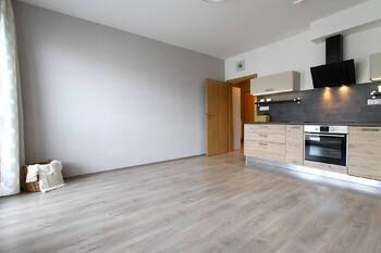 Pronájem bytu 1+kk v osobním vlastnictví 36 m², Praha 9 - Čakovice