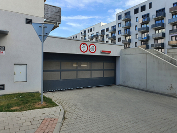 Pronájem garážového stání 13 m², Brno