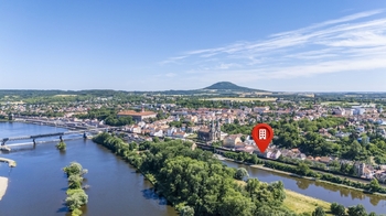 Pohled na dům - Prodej bytu 3+1 v osobním vlastnictví 77 m², Roudnice nad Labem 